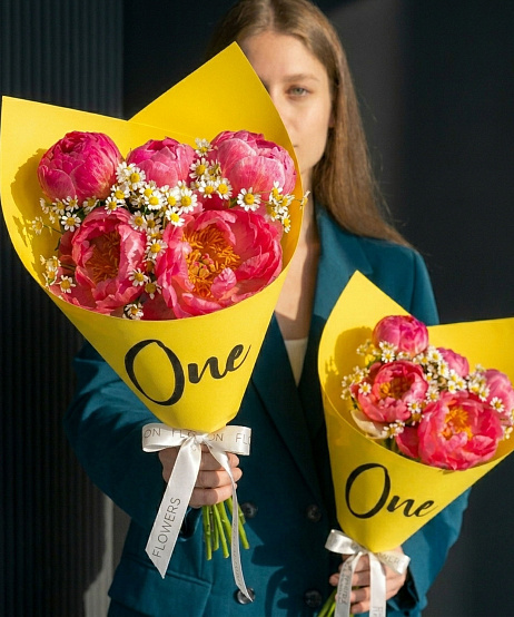 Букет пионов "Коралл Танацетум" by One